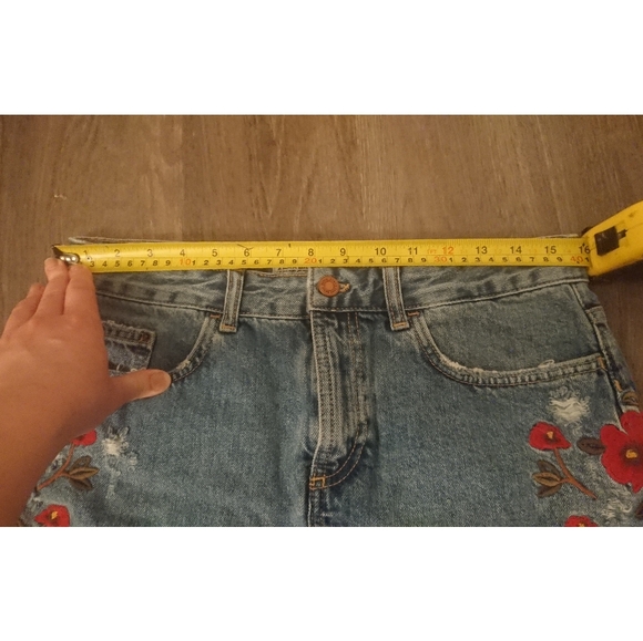 Zara floral embroidered denim skirt - Picture 5 of 7